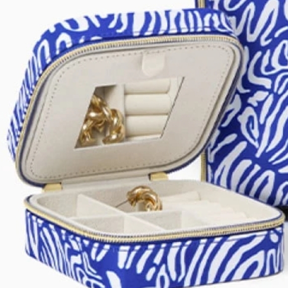 Lilly Pulitzer Jewelry Case in Zee Bebe - Picture 1 of 7